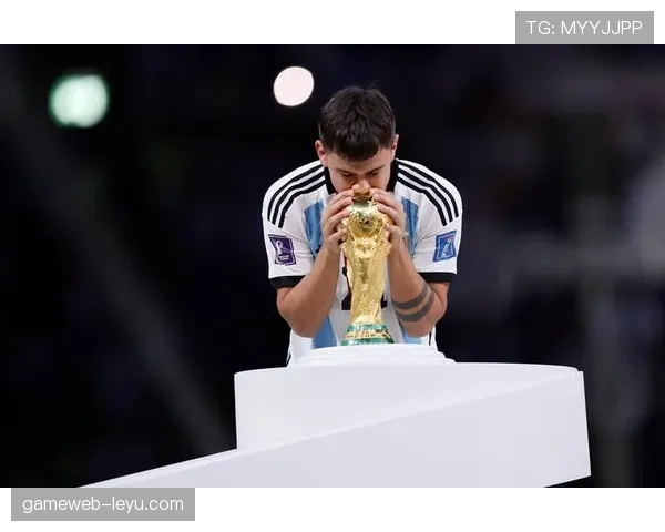 迪巴拉灵巧突破与精准射门引领球队进攻新风尚 迪巴拉灵巧突破与精准射门引领球队进攻新风尚