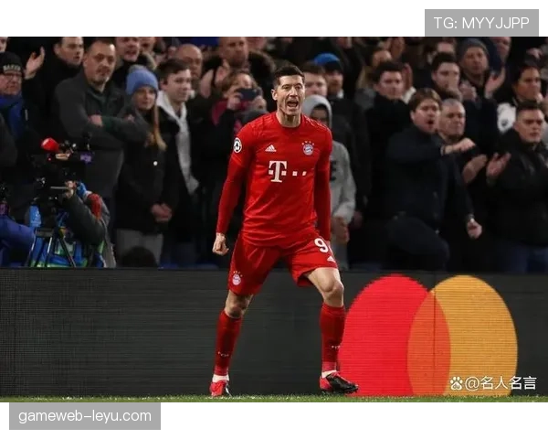 传奇球星绝杀再现经典瞬间,引爆全场沸腾 传奇球星绝杀再现经典瞬间,引爆全场沸腾