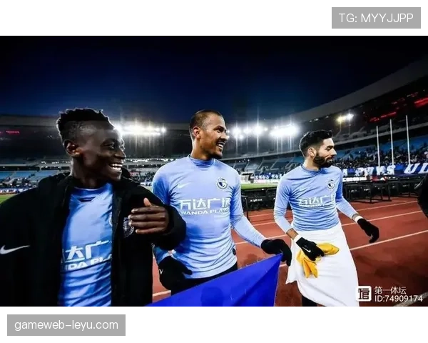 列日中场补强迎新援,球队实力显著提升引关注 列日中场补强迎新援,球队实力显著提升引关注