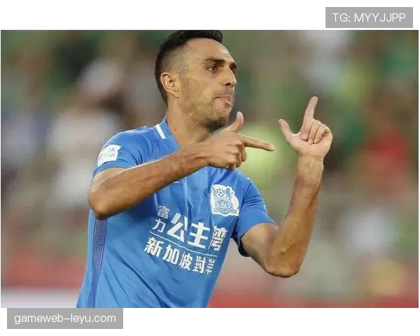 黄潜主场气势如虹,球迷热情助球队争冠表现抢眼 黄潜主场气势如虹,球迷热情助球队争冠表现抢眼