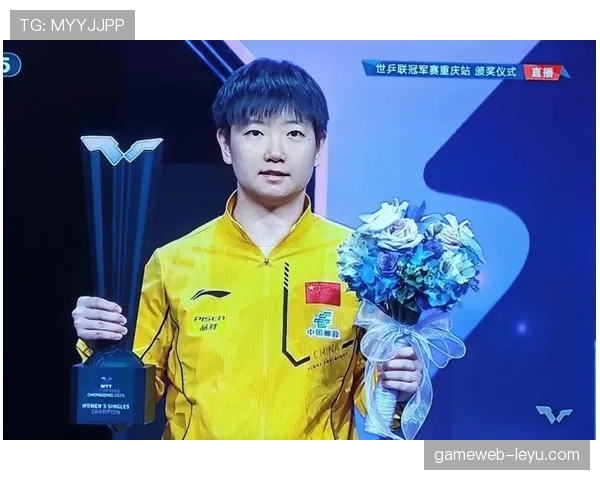 孙颖莎的行李箱里塞了三块板子，一块比一块贵