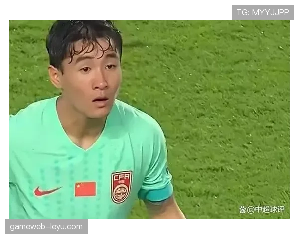 韦世豪又在场边叉腰瞪眼了，这脾气是真改不了还是装的？